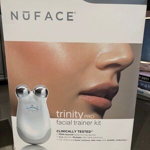 NuFace Trinity Pro Facial Trainer Kit - Silver and White